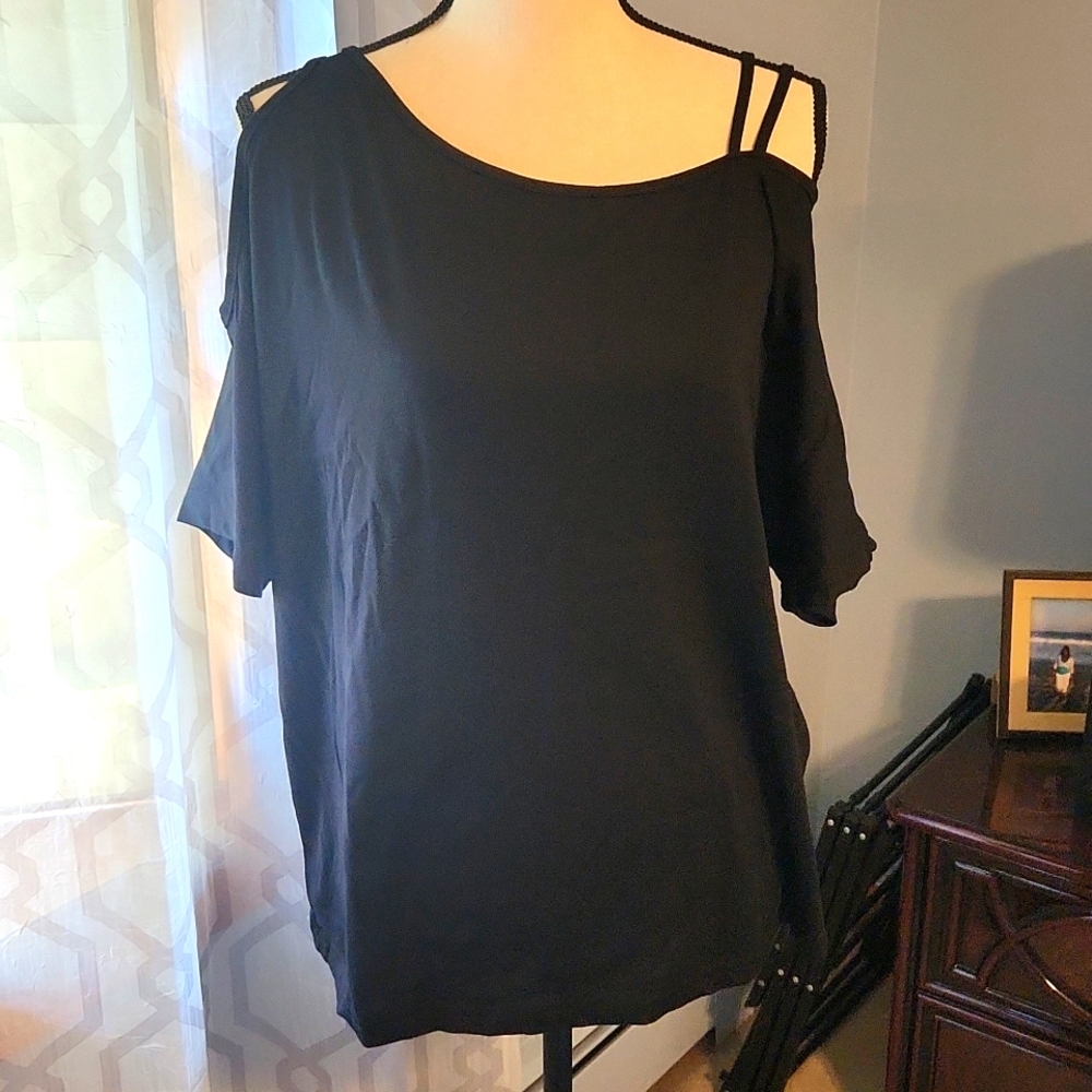 Black shien cold shoulder shirt (26)